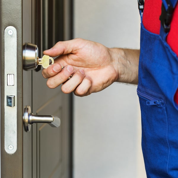 la cerrajería residencial ofrece servicios de instalación de cerraduras, cerrojos y sistemas de seguridad para el hogar